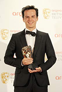 How tall is Andrew Scott?